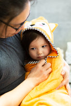 Load image into Gallery viewer, Luxury Hooded Fox Towel & Face Cloth Set